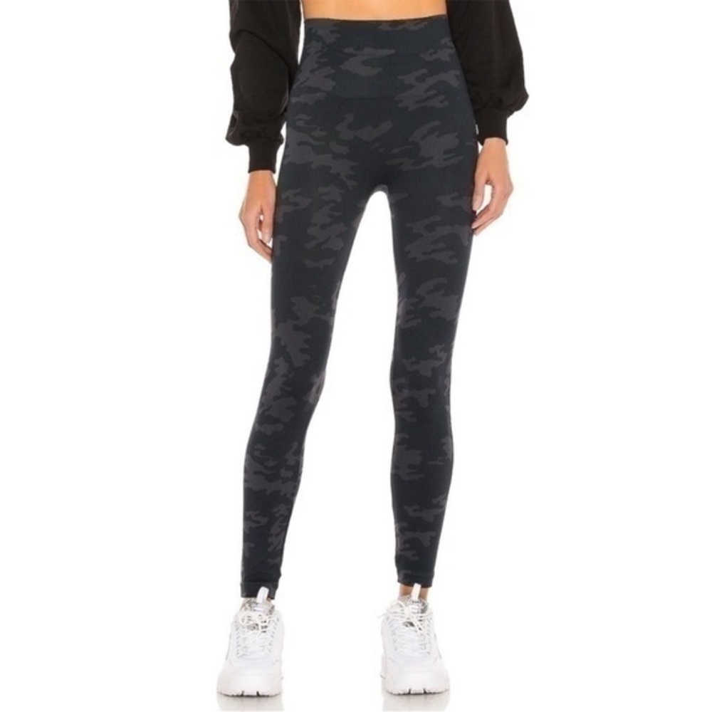 Spanx Look At Me Now Seamless Camo Black Athleisure Stretch Legging Lounge Pants
